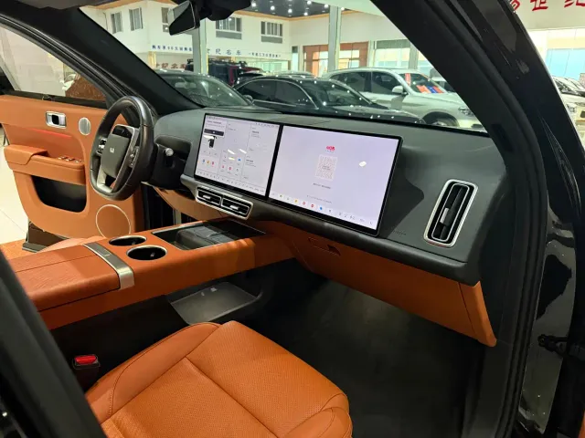 Li Auto L7 — Фото автомобиля 11