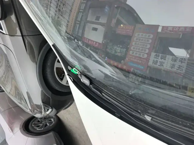 Roewe i5 — Фото автомобиля 8