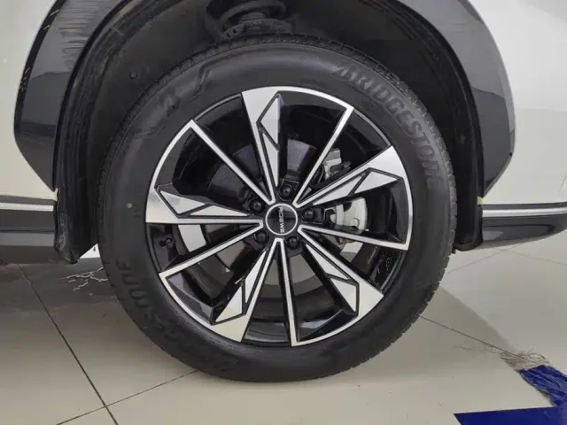 Roewe RX5 — Фото автомобиля 6