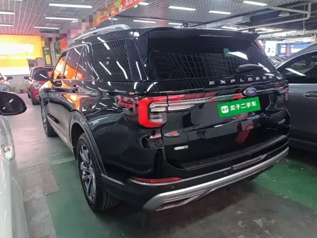 Ford Explorer — Фото автомобиля 4