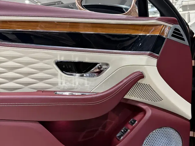 Bentley Flying Spur — Фото автомобиля 13