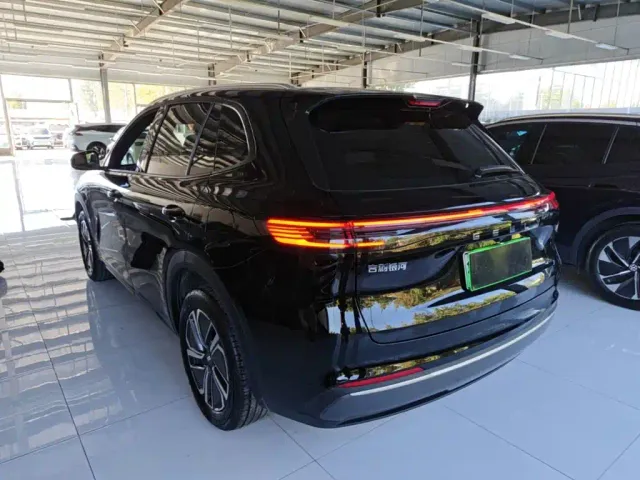 Geely Galaxy Starship 7 EM-i — Фото автомобиля 4