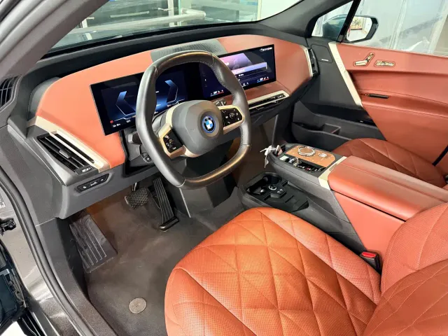 BMW iX — Фото автомобиля 9