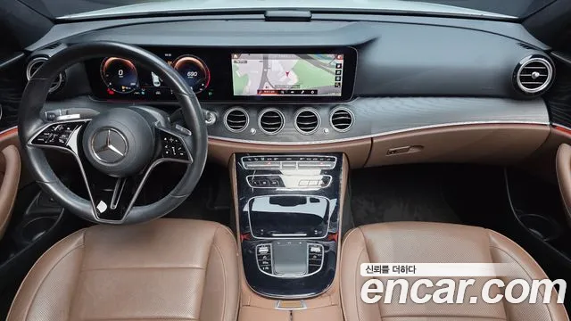Mercedes-Benz E-Class — Фото автомобиля 7