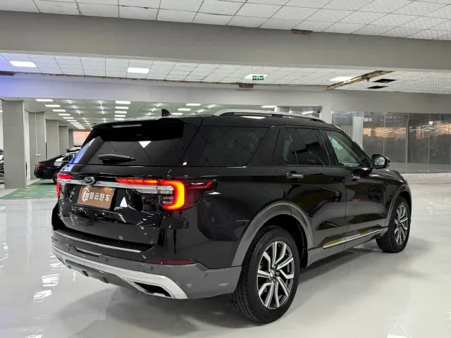 Ford Explorer — Фото автомобиля 9