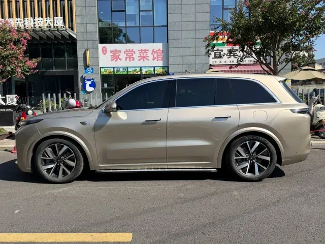 Li Auto L8 — Фото автомобиля 3