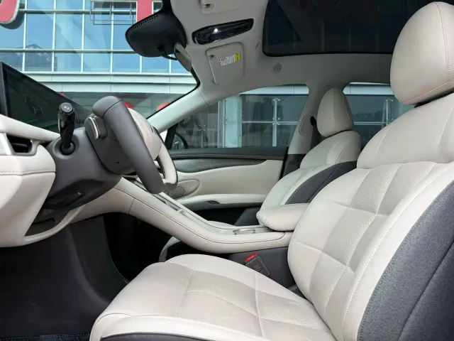 IM Motors LS6 — Фото автомобиля 9