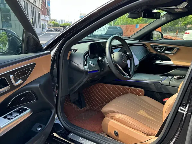 Mercedes-Benz E-Class — Фото автомобиля 4