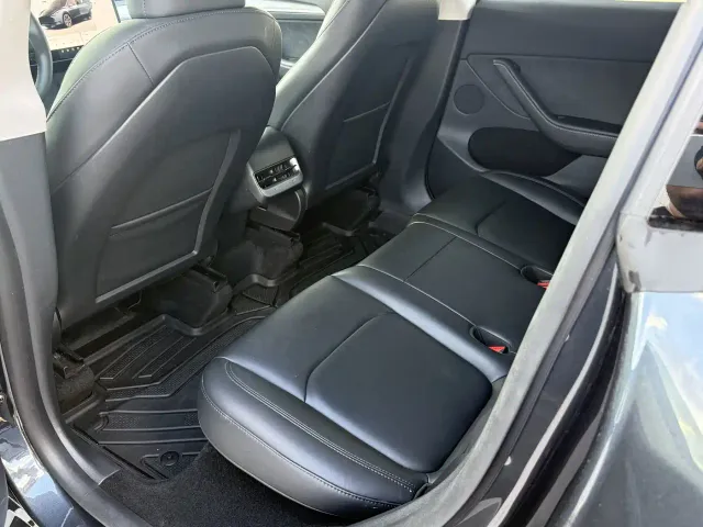 Tesla Model Y — Фото автомобиля 10