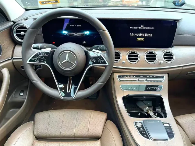 Mercedes-Benz E-Class — Фото автомобиля 8