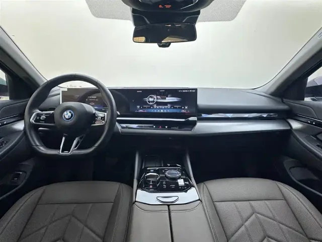 BMW i5 — Фото автомобиля 7