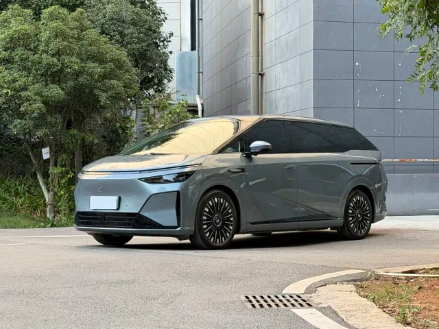 Фотография автомобиля — Xpeng X9
