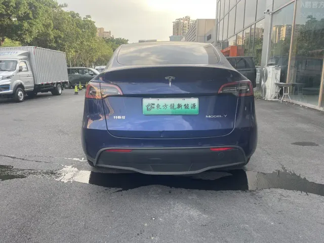 Tesla Model Y — Фото автомобиля 8