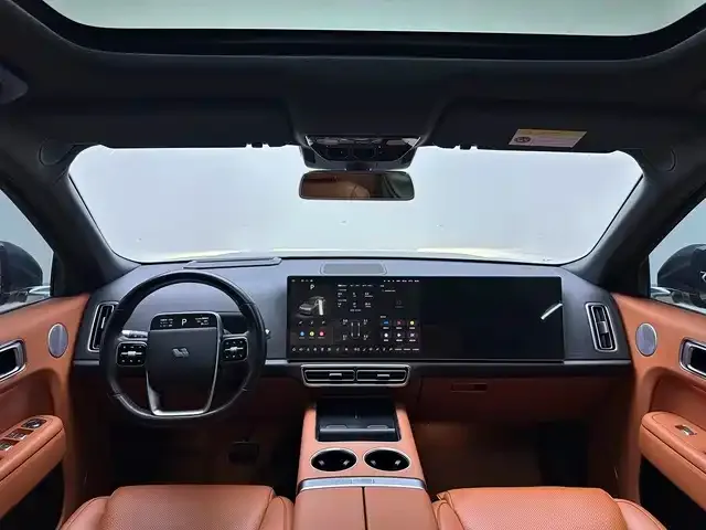 Li Auto L8 — Фото автомобиля 9