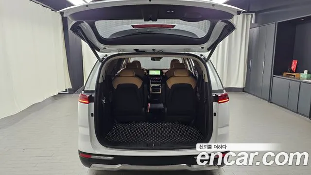 Kia Carnival Generation 4 — Фото автомобиля 26