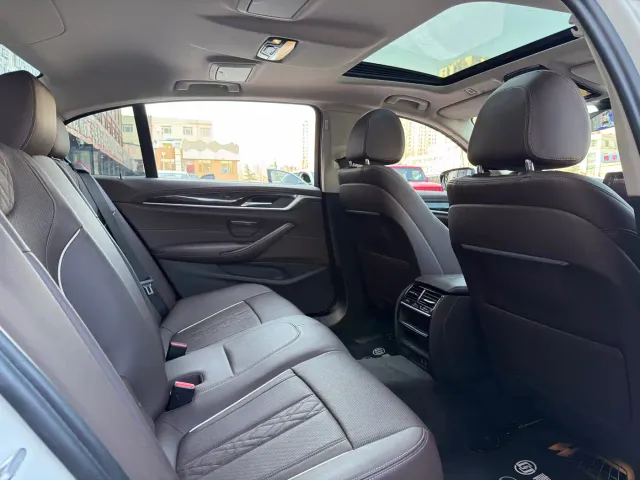 BMW 5 Series — Фото автомобиля 14