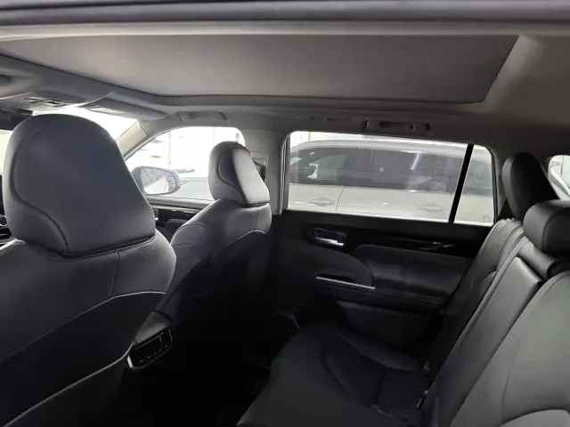 Toyota Highlander — Фото автомобиля 12