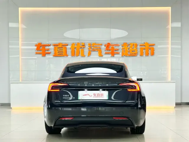 Tesla Model 3 — Фото автомобиля 6
