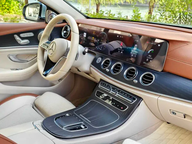 Mercedes-Benz E-Class — Фото автомобиля 15