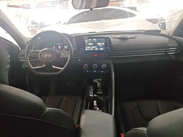 Hyundai Elantra — Фото автомобиля 9