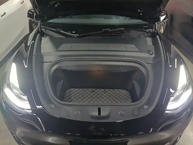 Tesla Model Y — Фото автомобиля 19