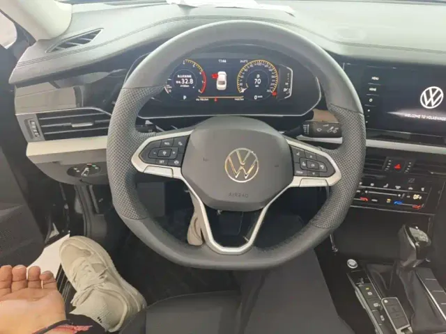 Volkswagen Passat — Фото автомобиля 10