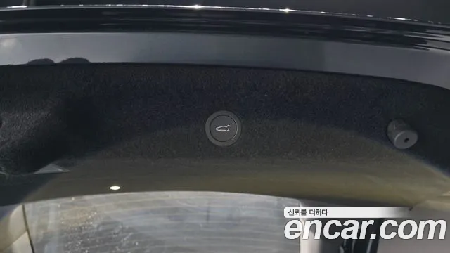 Tesla Model Y — Фото автомобиля 19