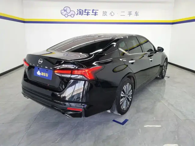 Nissan Teana — Фото автомобиля 3