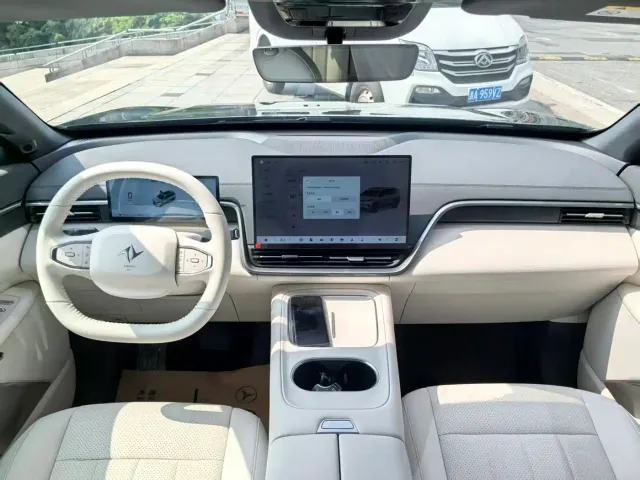 Dongfeng eπ 008 — Фото автомобиля 13