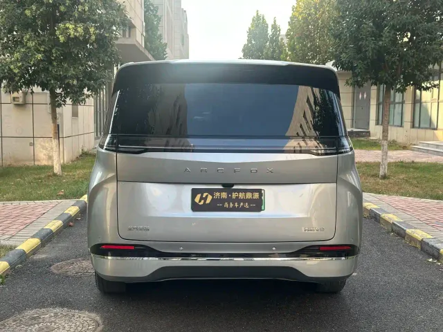 Arcfox Wendao V9 — Фото автомобиля 5