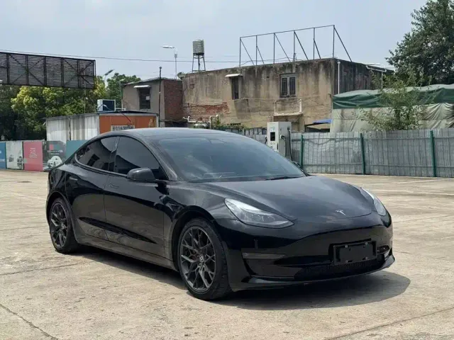 Tesla Model 3 — Фото автомобиля 3