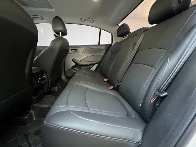 Roewe i5 — Фото автомобиля 12