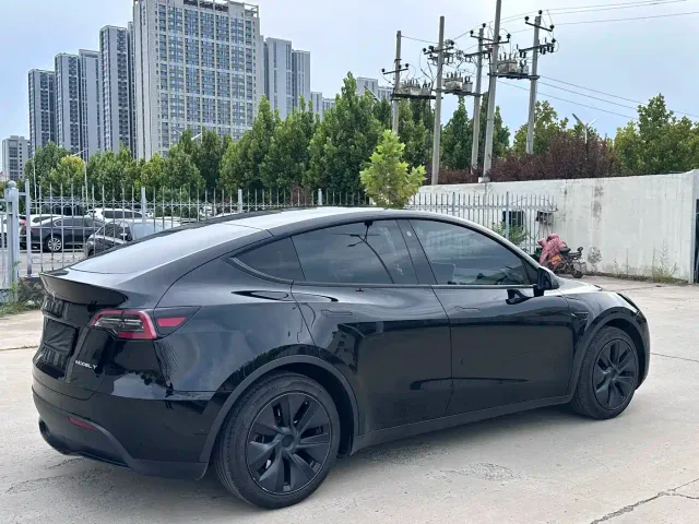 Tesla Model Y — Фото автомобиля 5