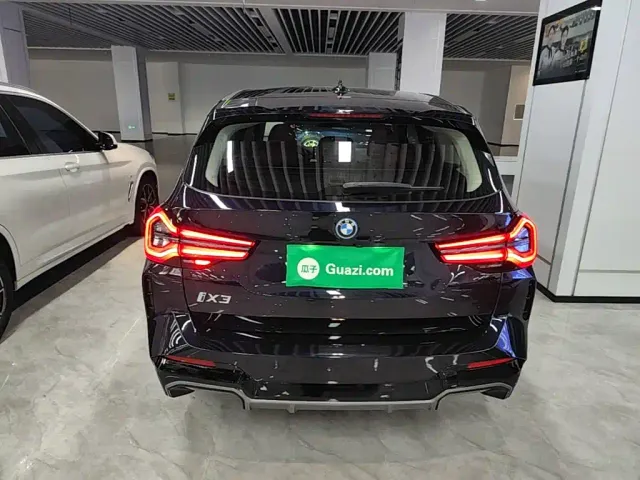 BMW iX3 — Фото автомобиля 5