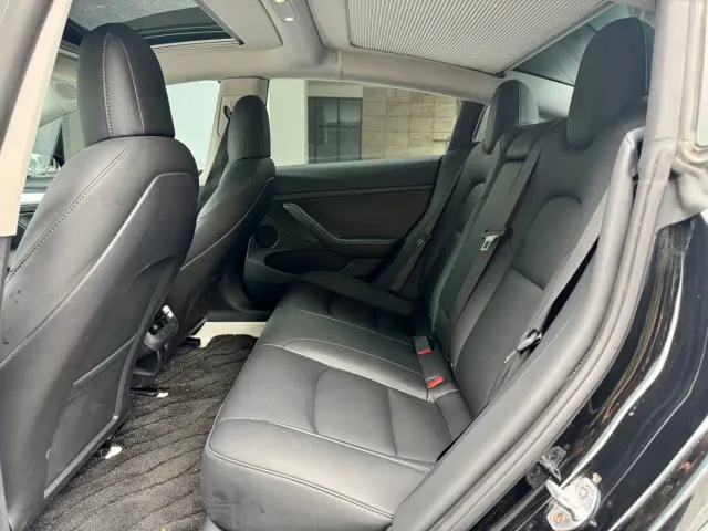 Tesla Model 3 — Фото автомобиля 6
