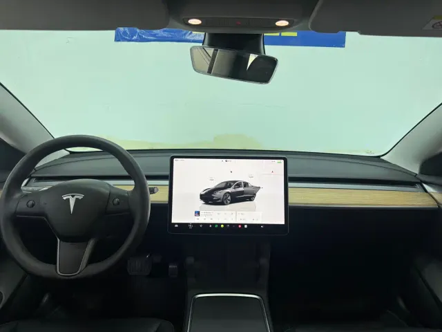 Tesla Model 3 — Фото автомобиля 11