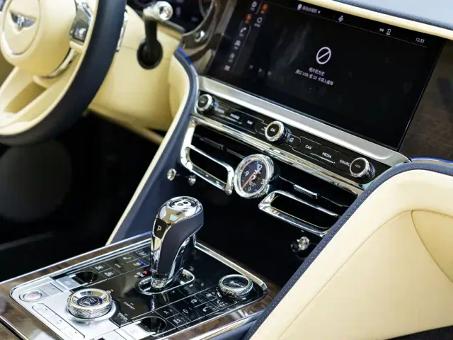Bentley Flying Spur — Фото автомобиля 19
