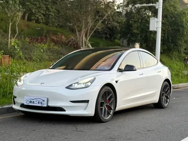 Фотография автомобиля — Tesla Model 3