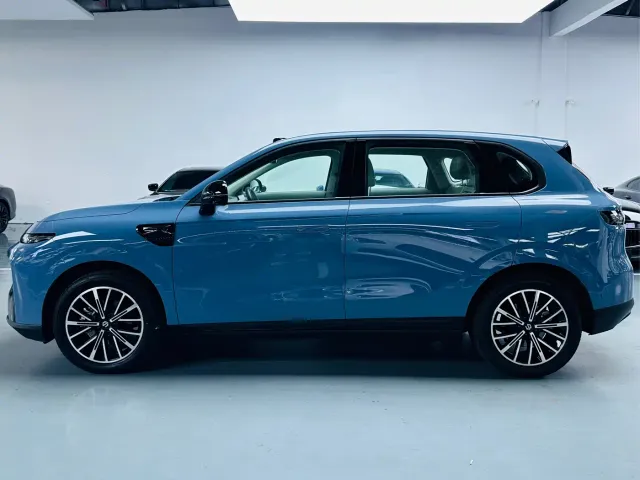 Leapmotor B10 — Фото автомобиля 12