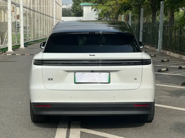 Li Auto i6 — Фото автомобиля 23