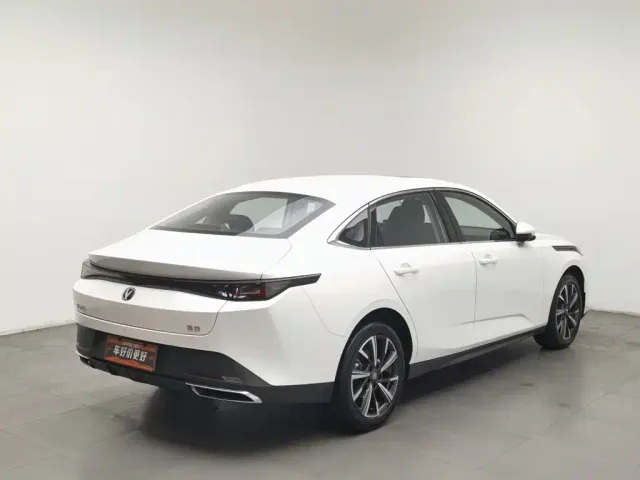 Changan Eado — Фото автомобиля 2