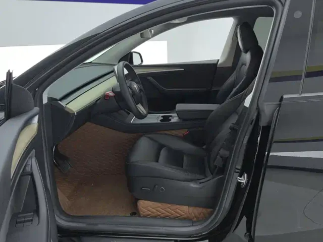 Tesla Model Y — Фото автомобиля 9