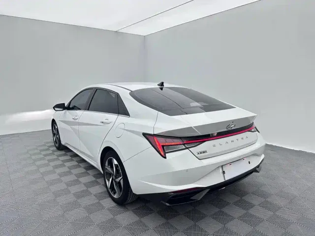 Hyundai Elantra — Фото автомобиля 4