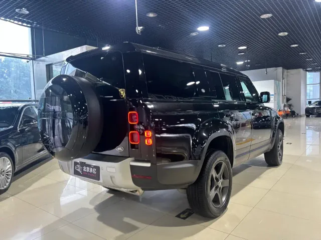 Land Rover Defender — Фото автомобиля 6