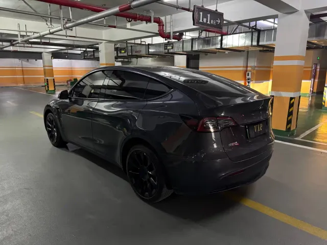 Tesla Model Y — Фото автомобиля 9
