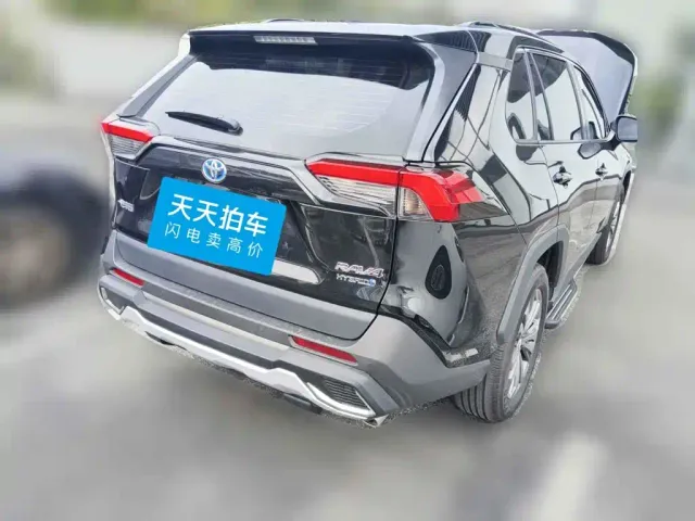 Toyota RAV4 — Фото автомобиля 2