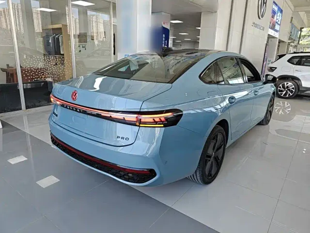 Volkswagen Passat — Фото автомобиля 4