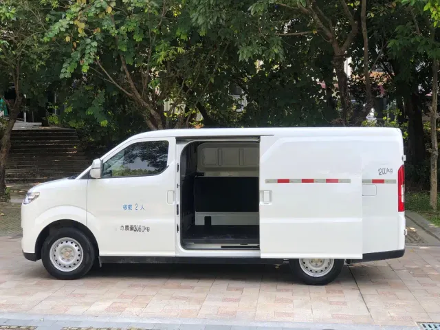 Ruichi New Energy EC75 — Фото автомобиля 9