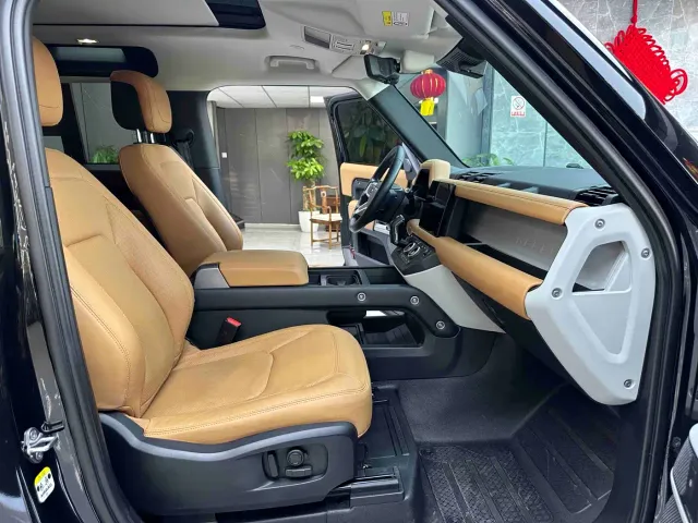 Land Rover Defender — Фото автомобиля 11