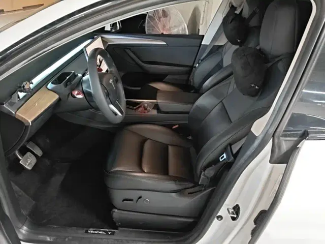 Tesla Model Y — Фото автомобиля 14